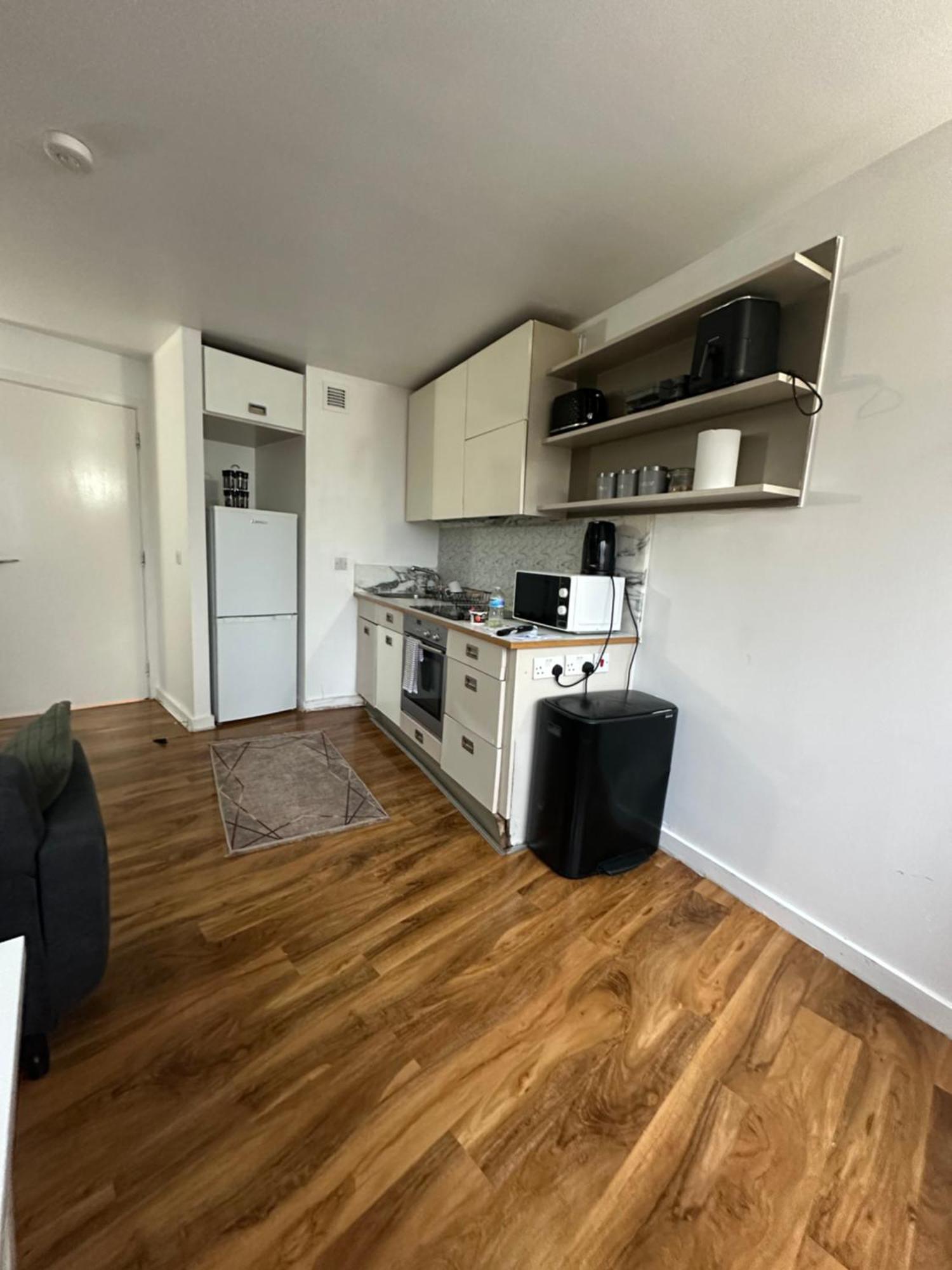 Apartment Greenwich Staycation! Gym-pool-parking-tube Station 2mins Away London